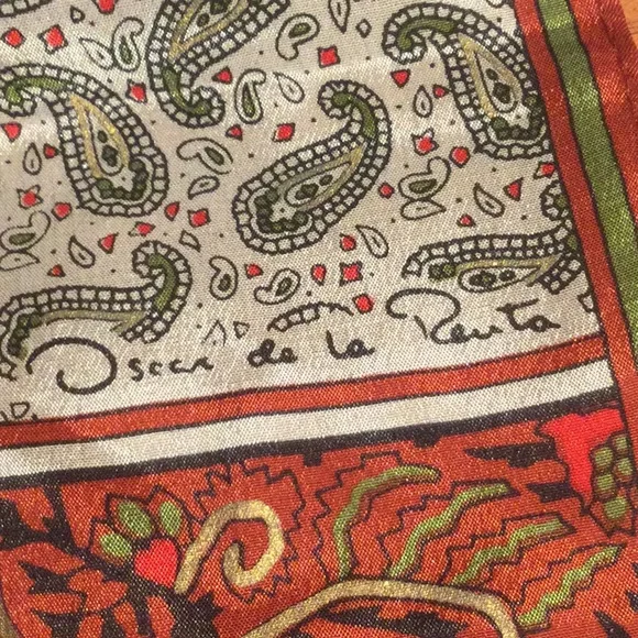 Oscar de la Renta signature scarf - Picture 5 of 5
